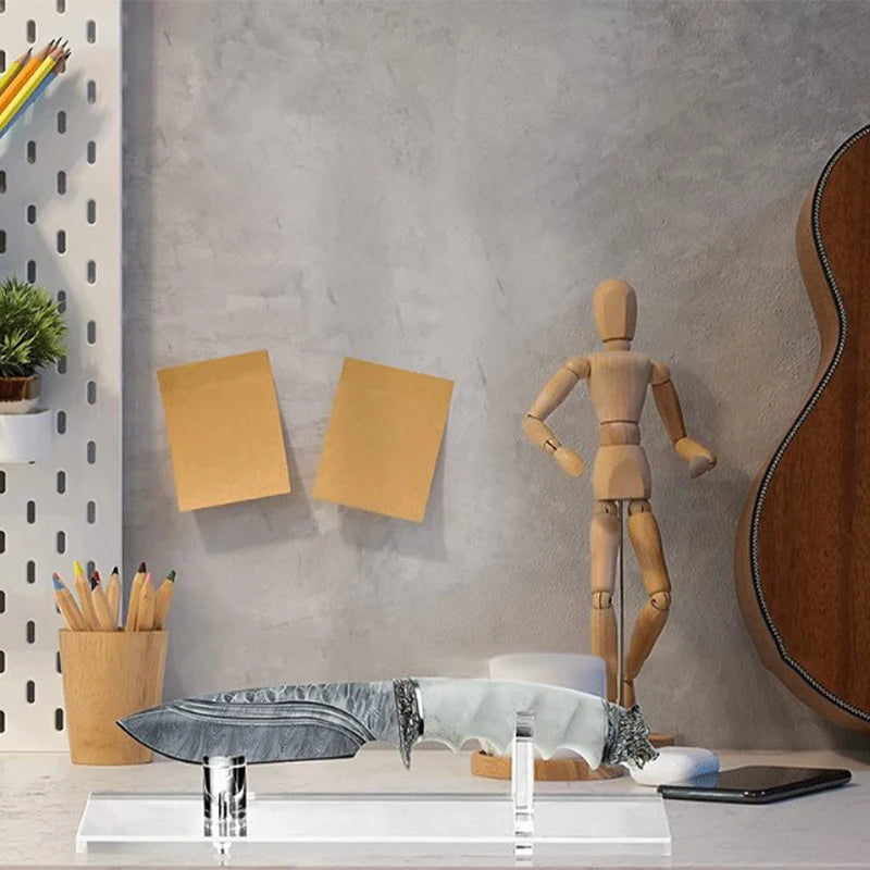 Knives Display With Support Frame